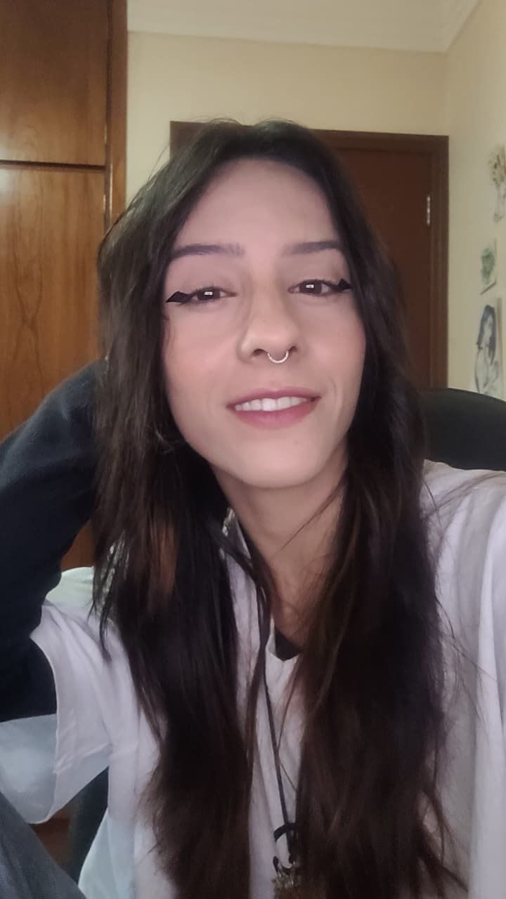 A Jornada Solitária e Sem Atalhos de Juhh Irongirl